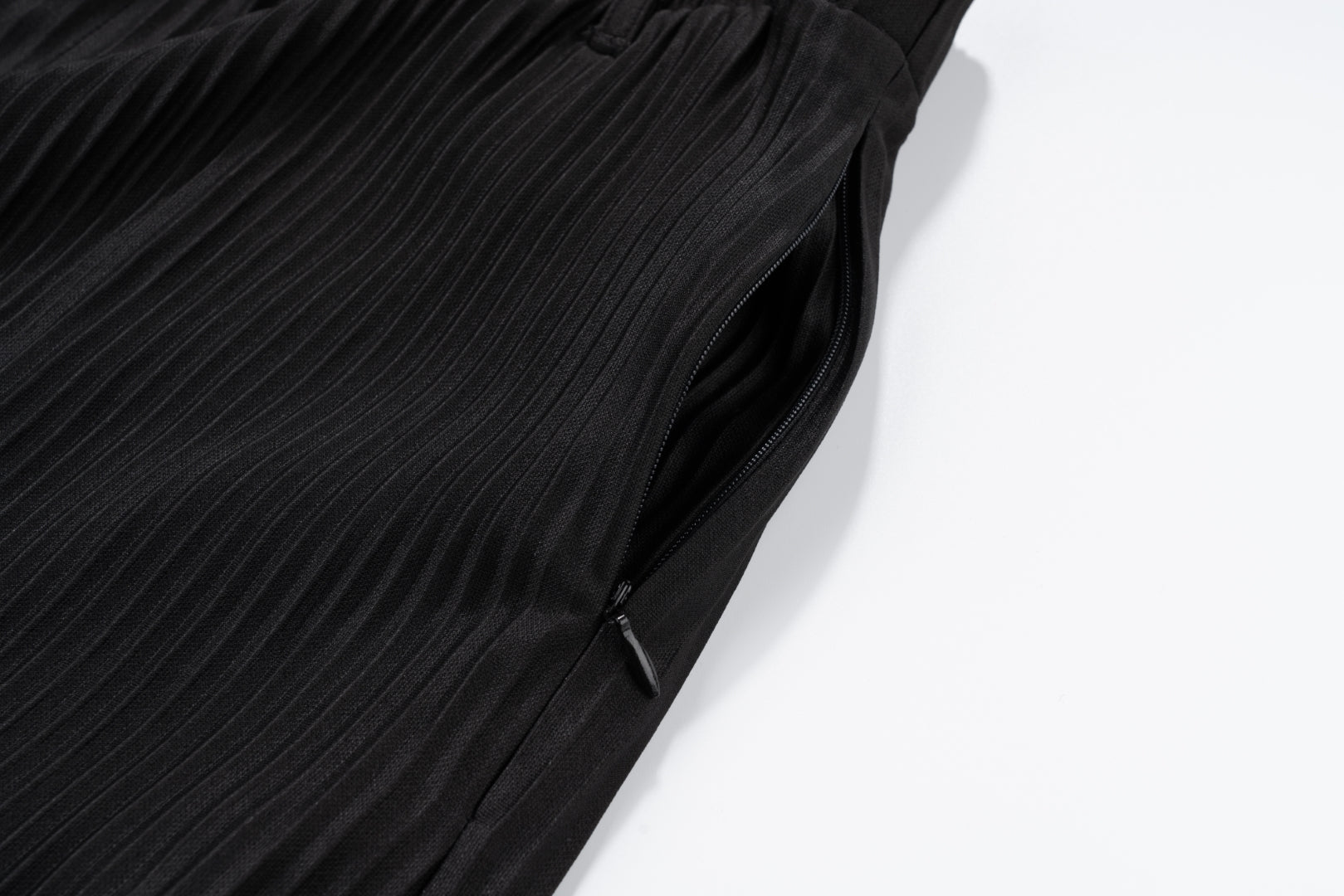 EBB - Signature Pleated Pants - Black